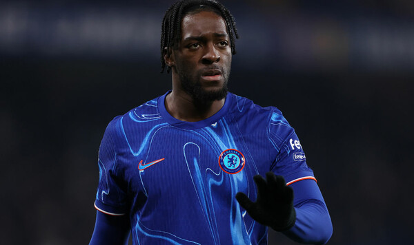 ОФИЦИАЛЬНО. Челси отдало в аренду игрока, которого покупали за 45 млн евро Дисаси, Аксель, Челси, Виллы, Астон