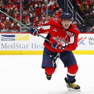 Тренер клуба НХЛ заявил о травме отправленного в нокдаун броском Овечкина вратаря Овечкин, Туриньи, Ингрэма, Гретцки