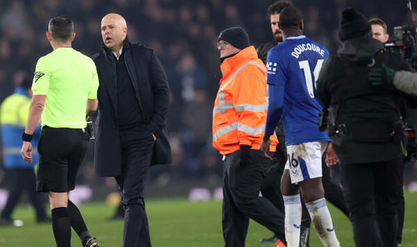 Тренер Ливерпуля извинился за свое поведение в матче с Эвертоном Ливерпуля, Слот, Многое, Эмоции