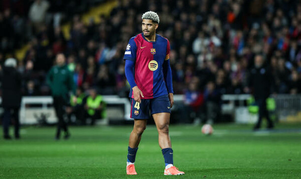 100 миллионов. У Ман Юнайтед готово предложение по звезде Барселоны Юнайтед, Рональд, Араухо, Барселоны