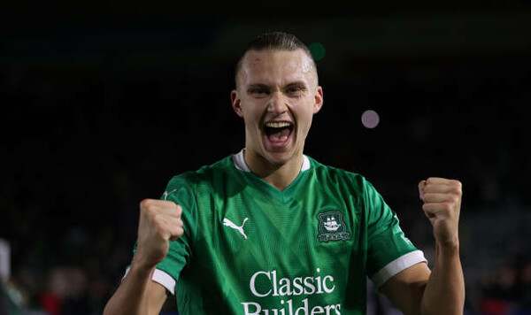 «Получил три желтые за шесть матчей». В Англии оценили игру Таловерова Таловеров, Англии, Плимут, Манчестер