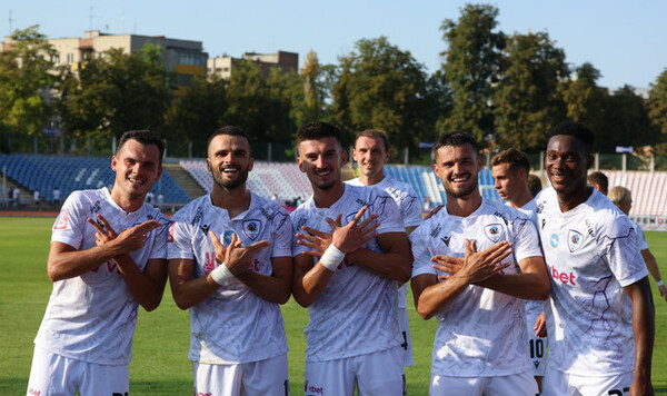 В клубе УПЛ боятся паники легионеров из-за воздушных тревог Украине, Ангелов, Македонию, Матей