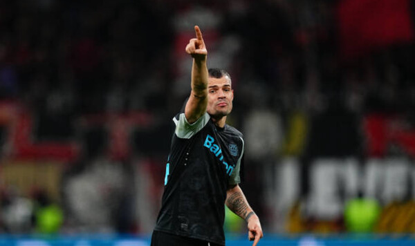 Байер, Арсенал, Айнтрахт, Бундеслиги, Джака