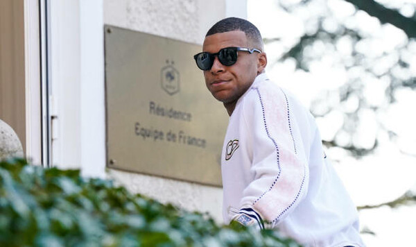 ФОТО. Показ мод. Игроки сборной Франции прибыли на стиле Франции, Лиги, Наций, Дидье, Хорватией