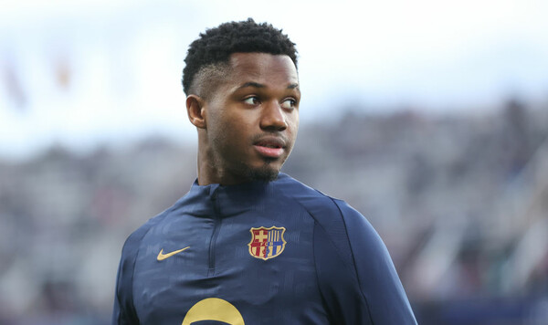 Отец игрока Барселоны требует от руководства выпускать сына на поле Барселоны, Фати, Ансу, Ханси