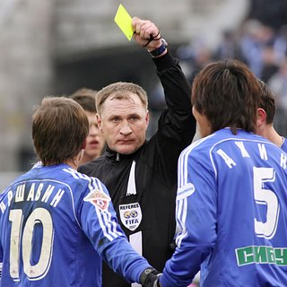 Бывший российский футбольный арбитр пожаловался на пенсию в 29 тысяч рублей Захаров, Зенит, Крылья, России