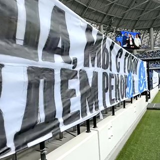 Фанаты «Динамо» вывесили баннер о погоне Овечкина за рекордом Гретцки на матче РПЛ Динамо, Гретцки, Овечкина, Национальной