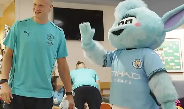 ФОТО. Холанда обвинили в том, что он ударил женщину. Провели расследование Холанд, Сити