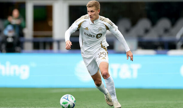 Игроку сборной Украины нужно выиграть один матч, чтобы пробиться на КЧМ Америка, Украины, Анджелес, Леона, Челси