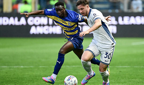 Топ-интрига в чемпионате Италии. Интер потерял очки, Наполи ликует Италии, Наполи, Комо, Дармиан, Онджейка