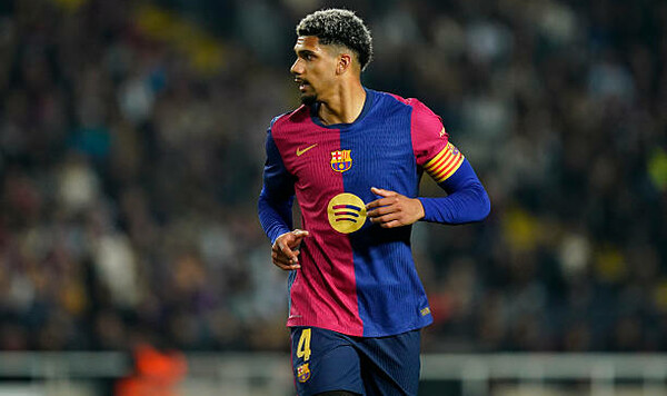 Флик обидел звезду Барселоны. Он может уйти из клуба Араухо, Барселоны, Рональд, Transfermarkt