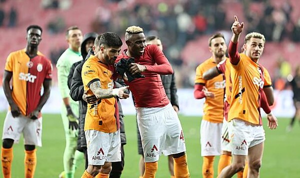 Галатасарай дважды к ряду установил необычное достижение в Суперлиге Турции Галатасарай, Суперлиге, Самсунспор, Виктор