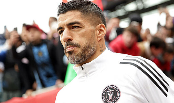 Опять за старое. Суарес пытался укусить одноклубника во время матча Кубка, Суарес, Альба, Майами, Интер