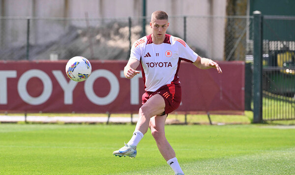 Довбик, Лиги, Артем, Рома