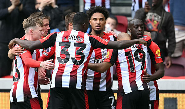 Брентфорд с Ярмолюком одолел Манчестер Юнайтед в матче с 7 голами Манчестер, Юнайтед, Диалло, Гарначо, Ярмолюк