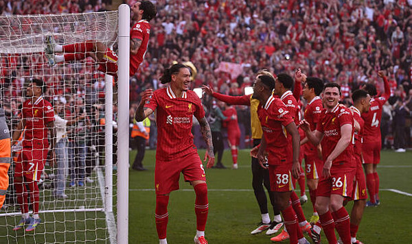 Ливерпуль во второй раз отпраздновал чемпионство поражением Ливерпуль, Челси, Манчестер, Сити