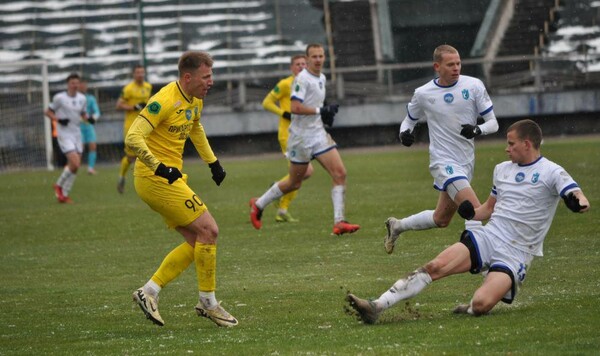 Фанаты голов не увидели. Кремень и Прикарпатье расписали мировую Кремень, Прикарпатье, Украины, Ивано, Франковск