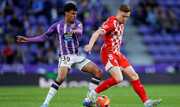 Как сыграл Цыганков? Жирона одолела аутсайдера и отдалилась от зоны вылета Жирона, Стуани, Цыганков, Вальядолид, Крапивцов