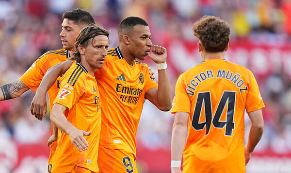 Реал с Луниным вымучил победу над Севильей, которая играла вдевятером Севилья, Рамон, Санчес, Писхуан, Мадрид