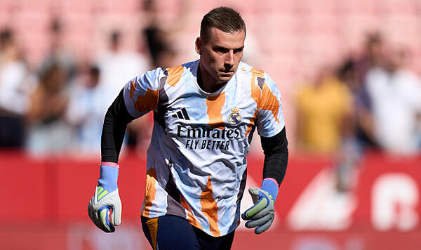 Лунин, Вилла