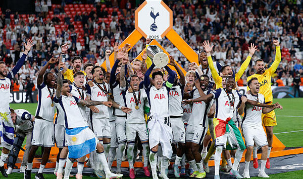 Первый трофей Шпор с 2008 года. Тоттенхэм выиграл еврокубок в 4-й раз Тоттенхэм, Европы, Англии, Шпор, Кубок