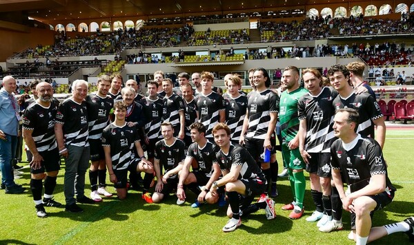 Звезды Ф1 сыграли против легенд футбола. Хет-трик Чевантона и гол Гасли Формулы, Чевантон, Гасли, Пьер, Football