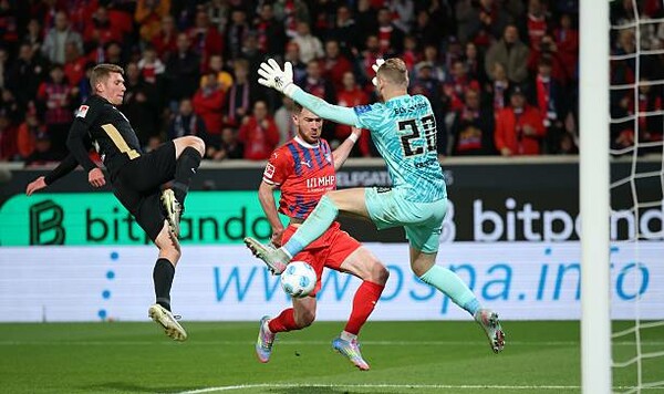 Ельферсберг, Бундеслигу, Зірслебен, Гонзак, Асллані