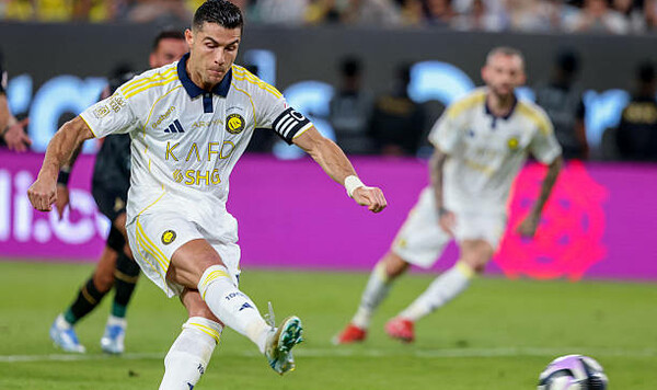 Роналду в седьмой раз выиграл гонку бомбардиров. Сколько с Аль-Насром? Роналду, Криштиану