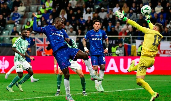 Трофей для команды Мудрика. Челси разгромил Бетис в финале Лиги конференций Бетис, Кайседо, Санчо, Перро, Бадьяшиль