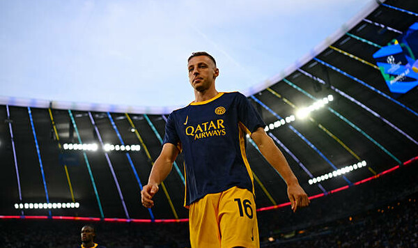 Игрок Интера выдвинул ультиматум клубу. Футболист готов покинуть клуб Интера, Давиде, Фраттеззи, Серии