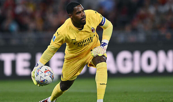 Челси провел переговоры с Миланом по одному из лидеров клуба Милан, Меньяна, Майка