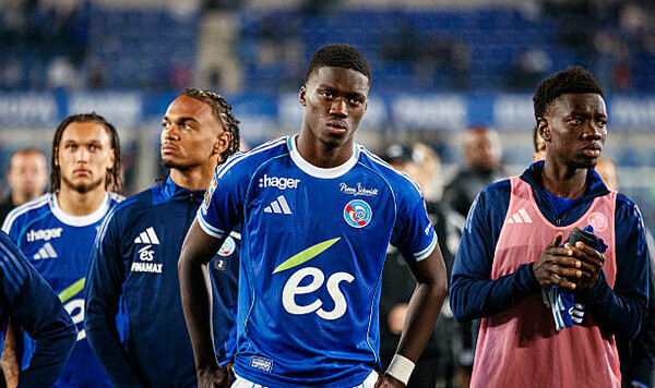 ОФИЦИАЛЬНО. Челси объявил о подписании французского защитника Челси, Мамаду, Сарр, Страсбург, Франции