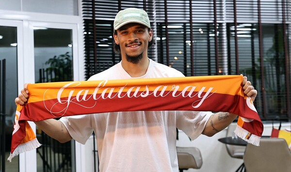 ФОТО. Сане прибыл в Турцию для подписания контракта с Галатасараем Сане, Баварии, Лерой, Галатасараю, Турцию