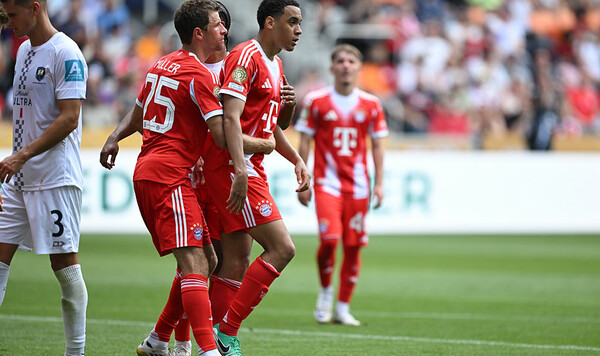 Бавария установила целый ряд рекордов в матче против Окленд Сити Клубных, Бавария, Окленд