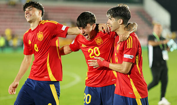 Испания с двумя победами досрочно вышла в полуфинал Евро-2025 U-19 Румынии, Евро, Испания, Черногорию, Дания