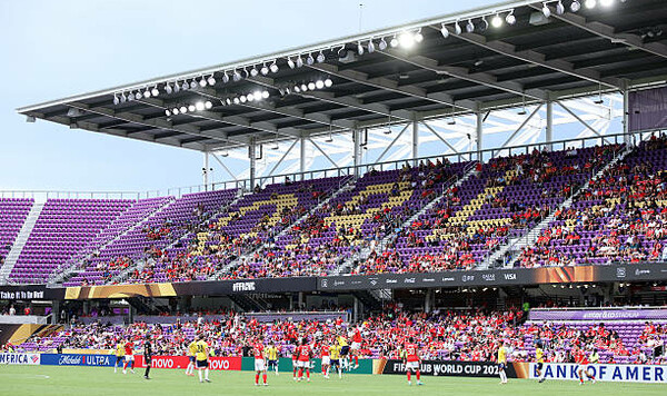 Что это было? В матче Бенфика – Окленд игрок устроил истерику из-за замены Окленд, Бенфика, Тонг, Сити, Чжоу