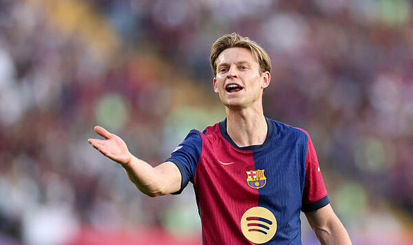 Сохранят нидерландца. Барселона продлит контракт с полузащитником Барселоны, Йонг