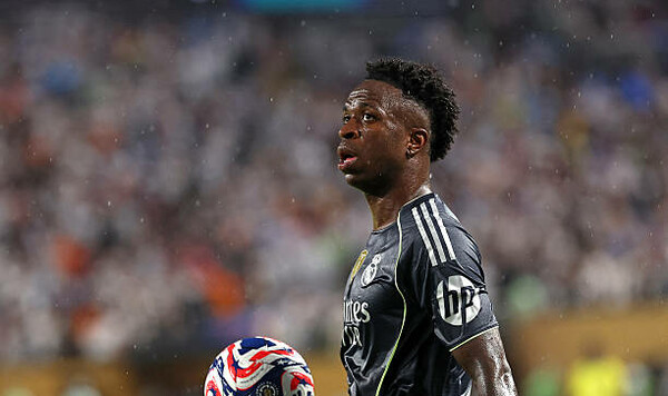 Реал, Жуниор, Бэйла