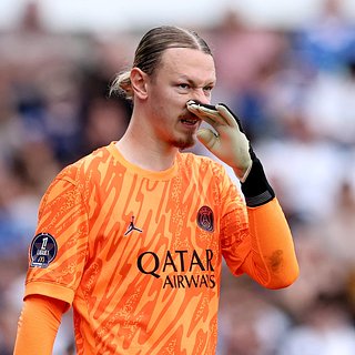 Стало известно о желании ПСЖ избавиться от Сафонова ради украинца Сафонова, Борнмут, Забарного