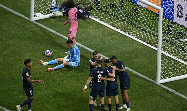 Невеш, Месси, Хакими, Лионеля