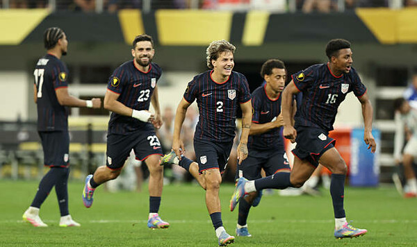 Коста, Золотого, Луна, Тилльман, Рика