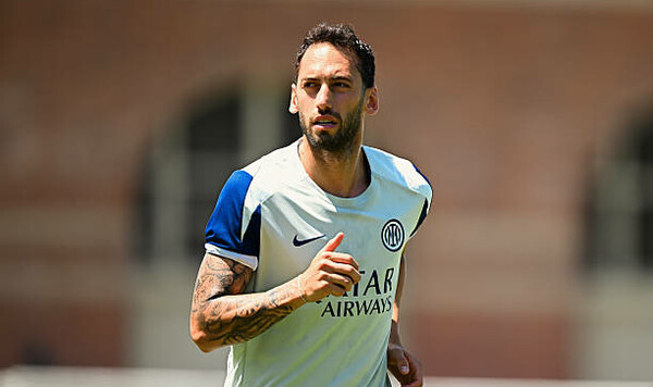 Галатасарай начинает переговоры с полузащитником Интера Интера, Хакан, Чалханоглу, Галатасарай, Transfermarkt