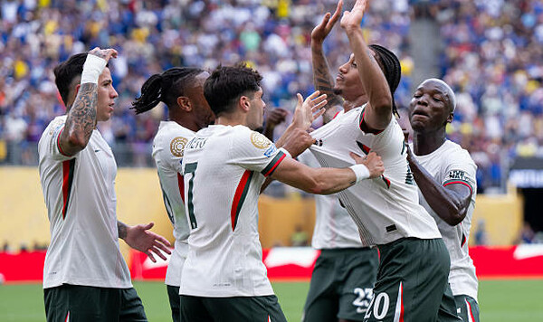 Второй международный финал. Челси обновил несколько рекордов Челси, Коринтианс, Флуминенсе