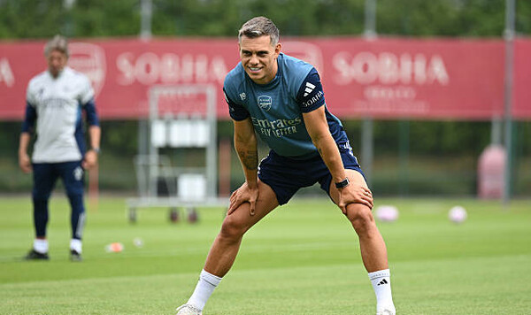 Вингер Арсенала согласился переехать в Турцию. На него повлиял Моуриньо Арсенал, Леандро, Фенербахче, Моуриньо