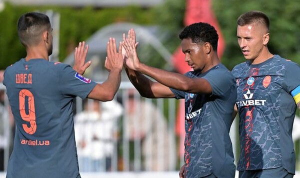 Резервисты забили пять. Шахтер разгромил Бринье в товарищеском матче Бринье, Шахтер, Эгиналду, Азарови, Грам