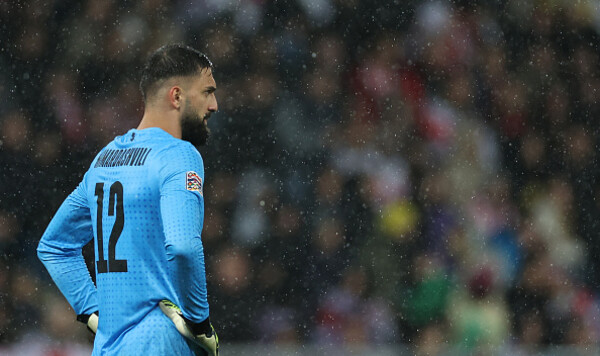 По понятной причине: Ливерпуль без презентации тайно вписал кипера в состав Ливерпуль, Гиорги, Мамардашвили, Диогу, Жоты