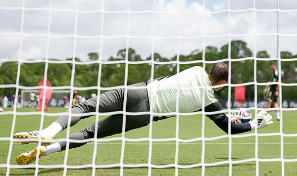 Источник: Лунин провел переговоры с новым клубом и дал согласие на трансфер Лунин, Вильярреале, Реала