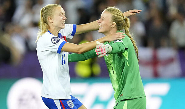 Англия, Бронз, Люсі, Блакстеніус, Агьєманг