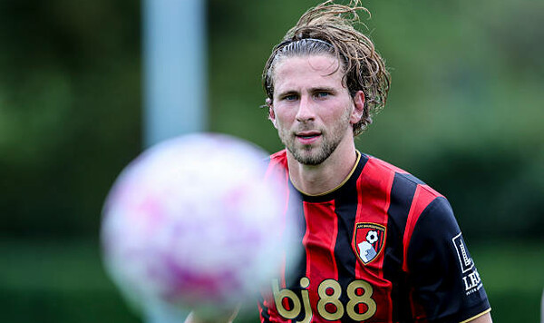 Назван главный фаворит на подписание Забарного Забарный, Борнмута