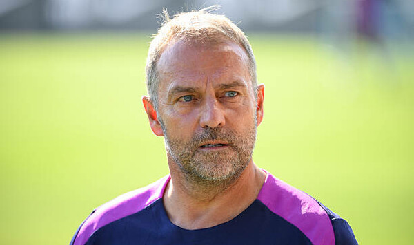 Решение Флика. Два футболиста Барселоны должны покинуть команду Флик, Барселоны, Дитер, Виктора, Ромеу